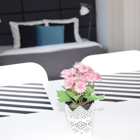 Be My Guest - Hoza Studio - Pkin Super Centrum Metro Wi-Fi Breakfast وارسو المظهر الخارجي الصورة